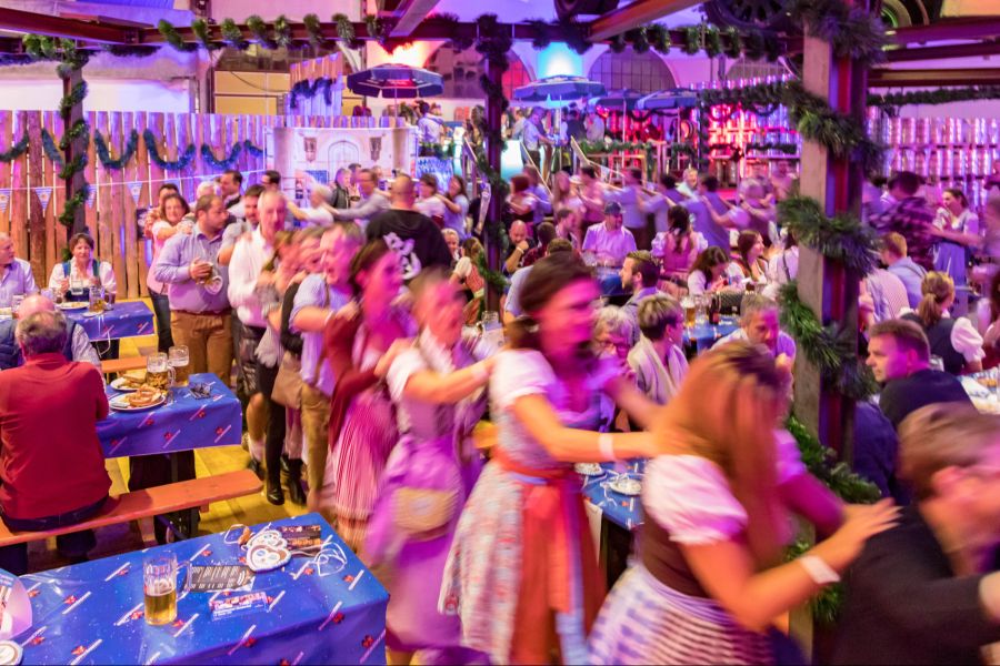 Dass weniger Alkohol getrunken wird, schadet der Festlaune der Gäste nicht.