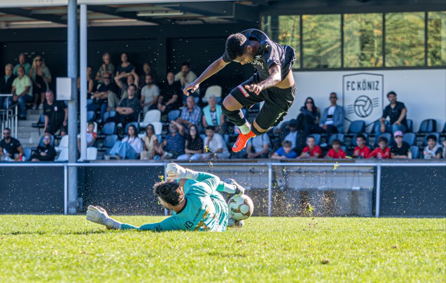 Italiana-Keeper Qallakaj stoppt Mahmoud (Köniz) spektakulär.