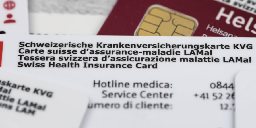 Die Krankenkassenprämien steigen auch 2027 schweizweit an. In Graubünden und Glarus fällt die Steigerung schwächer als im nationalen Durchschnitt aus. (Symbolbild)