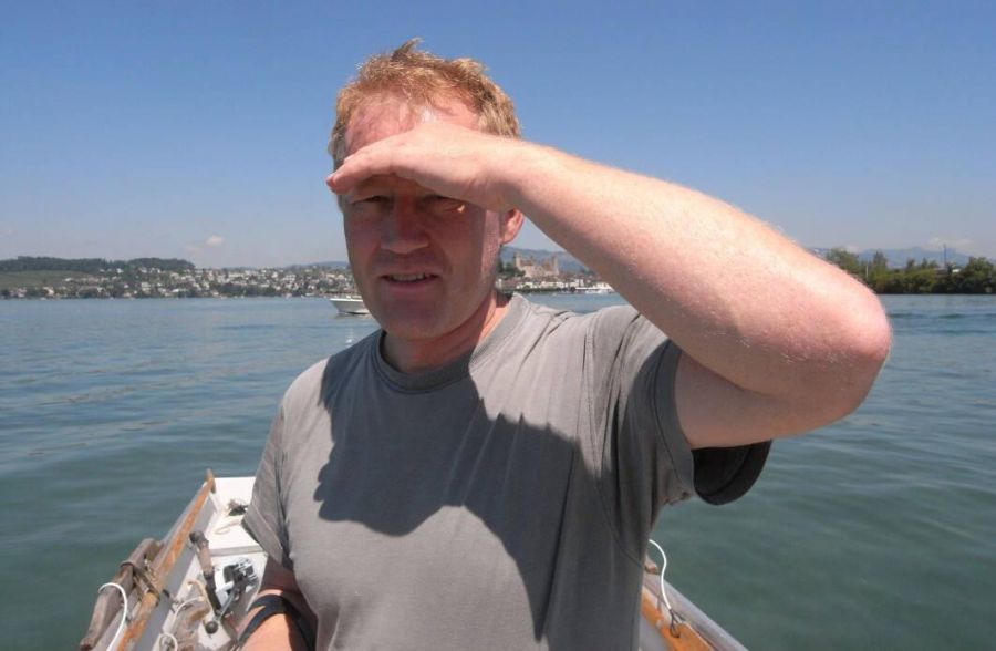 Unterwasserarchäologe Andreas Mäder blickt besorgt auf den Zustand prähistorischer Funde im Zürichsee.