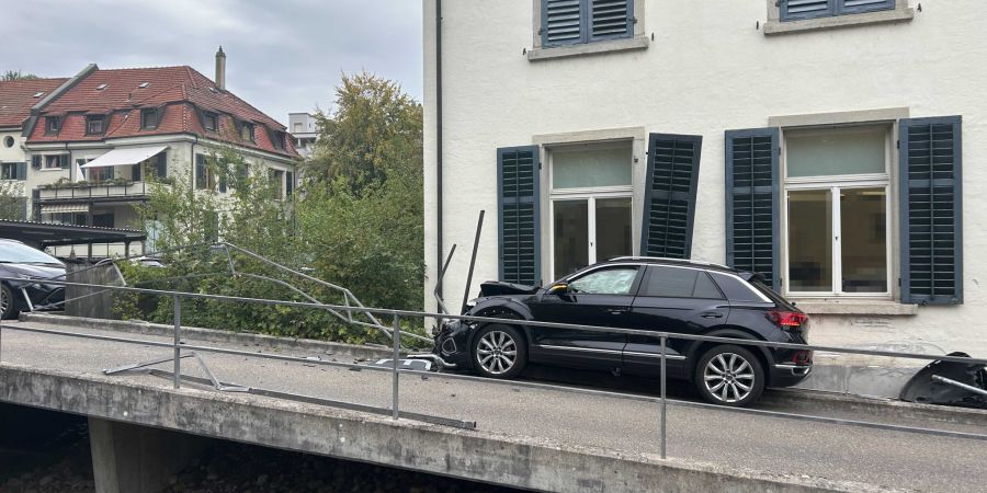 Am Fahrzeug entstand Totalschaden.