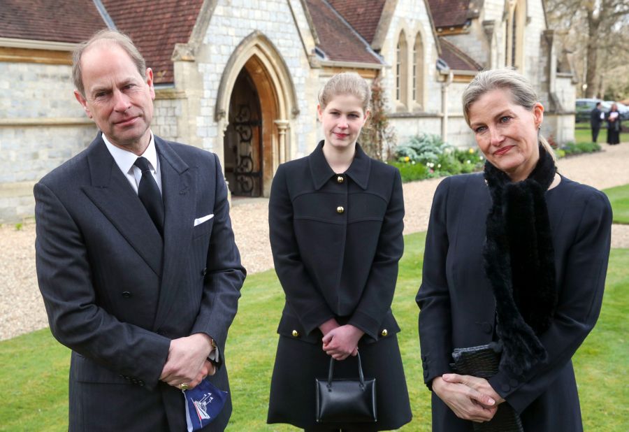 Lady Louise gilt als äusserst bodenständig und wurde von Prinz Edward und Herzogin Sophie auch so erzogen.
