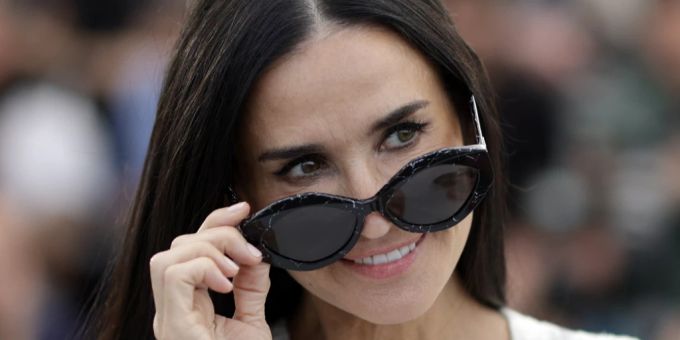 Demi Moore und ihre Töchter verbringen eine entspannte Geburtstagsfeier mit viel Badespass. Hier die Schauspielerin hinter ihrer Sonnenbrille bei Filmfestspielen in Cannes. demi moore