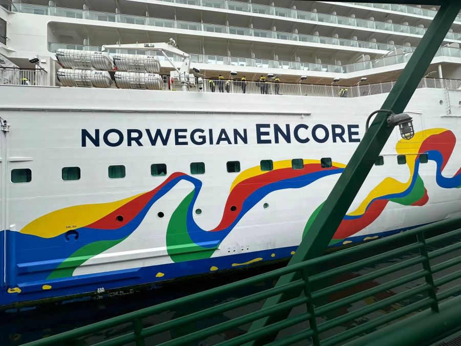 Bevor die Familie nach einem Ausflug wieder auf dem Kreuzfahrtschiff des Reiseveranstalters «Norwegian Encore» war, verliess dieses den Hafen.