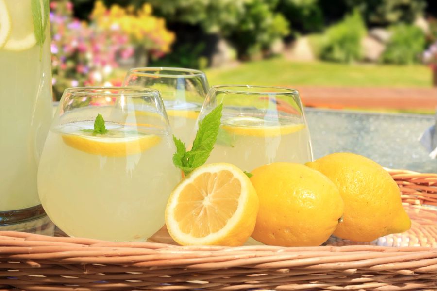 Limonade aus Zitronen