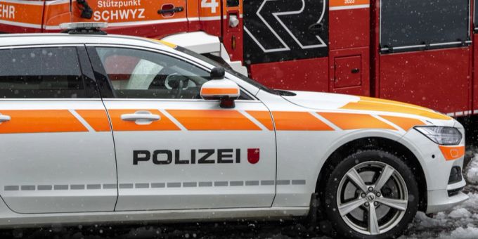 Vorderthal SZ - Zwei Personen bei Gewaltdelikt erheblich verletzt