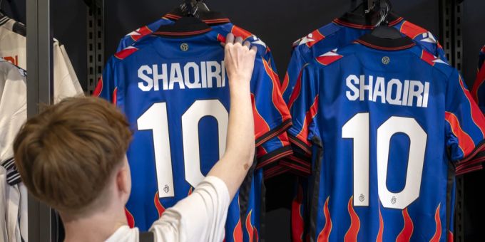 Insgesamt wurden schon 4500 Trikots mit der Nummer 10 von Xherdan Shaqiri beim FC Basel verkauft. Xherdan Shaqiri