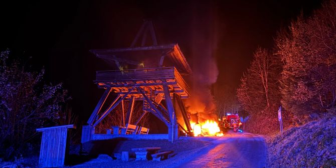 Fahrzeugbrand in Schwanden.