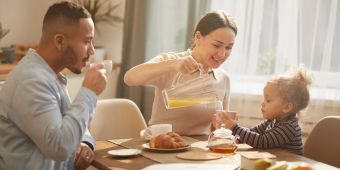 Familie beim Essen