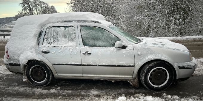 Die Fahrzeuge müssen vor der Fahrt von Schnee und Eis befreit werden. Thurgau