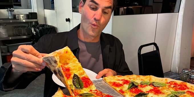 «Gehen lassen» - Roger Federer gönnt sich XXL-Pizza – und erntet Spott!