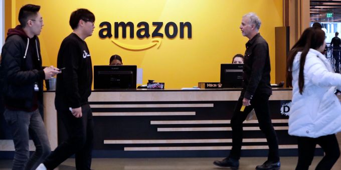 Bisher konnte man bei Amazon an zwei Tagen pro Woche im Homeoffice bleiben. Künftig soll wieder Büropflicht gelten. (Archivbild) Amazon Homeoffice