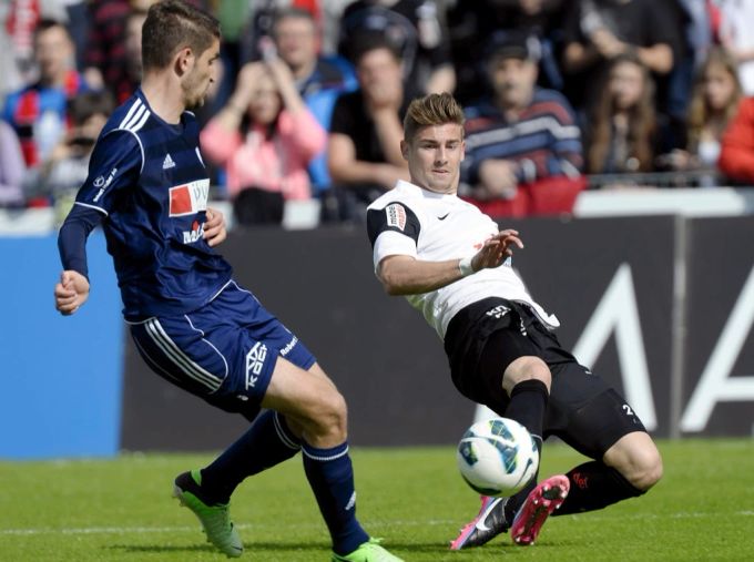 Remo Staubli (rechts) gründete mit Shkëlzen Gashi, ebenfalls ehemaliger Spieler des FC Aarau, und dessen Bruder Dardan Gashi eine Immobilienfirma. FC Aarau Remo Staubli