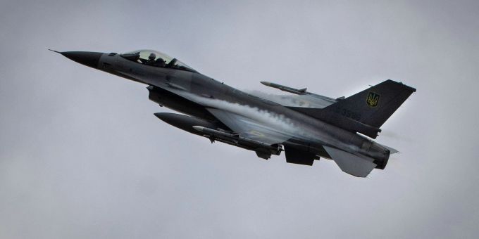 Ukrainischer F-16-Pilot stirbt bei Einsatz. (Symbolbild) Erst Anfang August waren die ersten F-16 der Ukraine vorgestellt worden. Sie kamen angeblich aus den Niederlanden. (Archivbild)