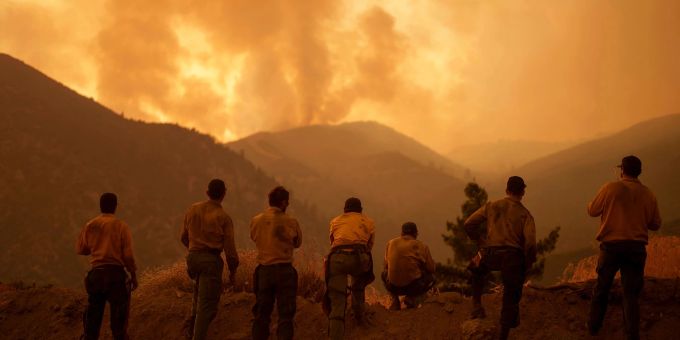 Mehrere Waldbrände - Flammen in Kalifornien kommen Flughafen nahe