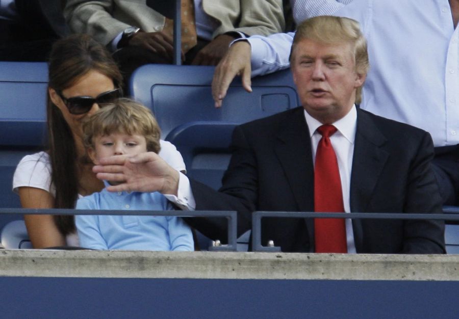 Hier ist Barron schon knapp drei Jahre alt. «Halt mal kurz den Mund», scheint Donald zu sagen, der das Tennisspiel sehen will. (Archivbild)