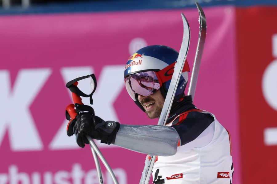 Die beiden Stars genossen dabei viel Aufmerksamkeit. Auch die Regie spielte Hirscher und Braathen immer wieder ein.