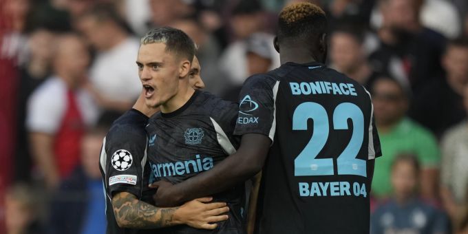 Die Spieler von Bayer Leverkusen jubeln (Symbolbild). Bayer Leverkusen