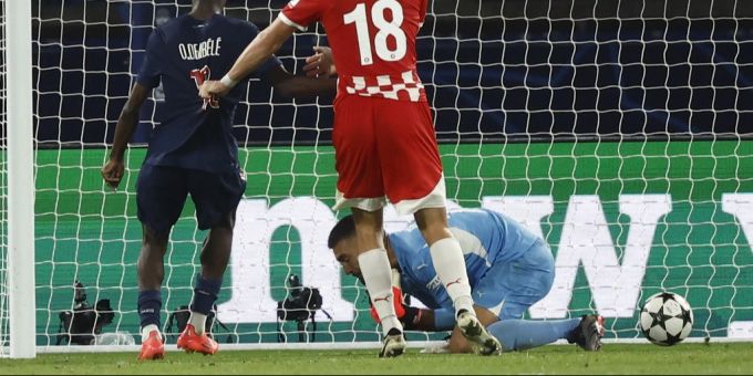Durch die Beine! - Girona-Goalie schenkt PSG mit Mega-Patzer den Sieg