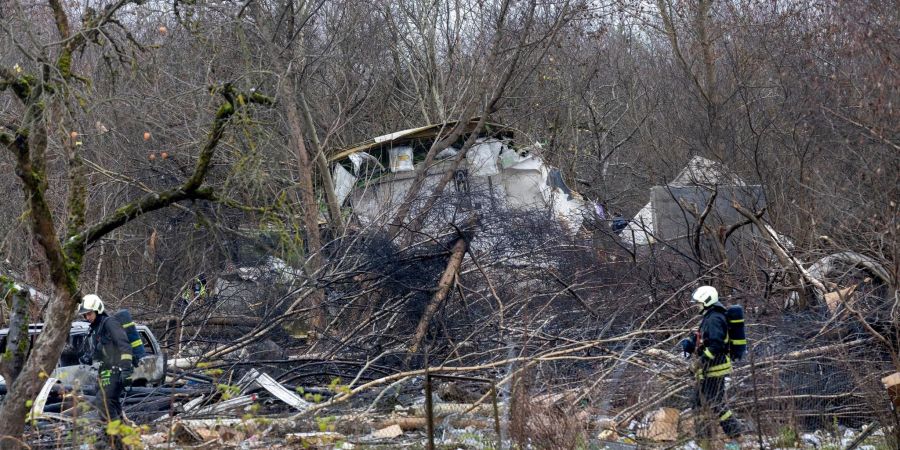 Trümmer des Frachtflugszeugs, das kurz vor dem Flughafen von Vilnius abstürzte (Foto aktuell).