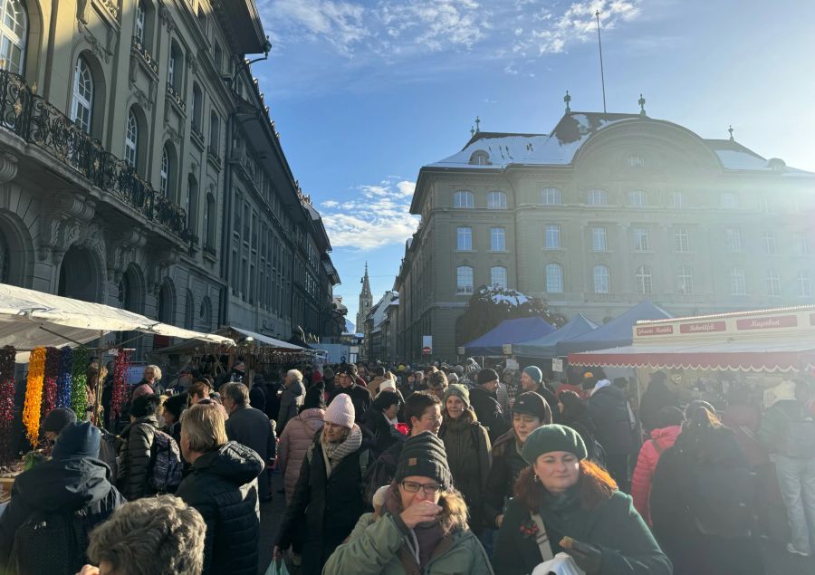 Mittlerweile ist die Innenstadt rappelvoll.