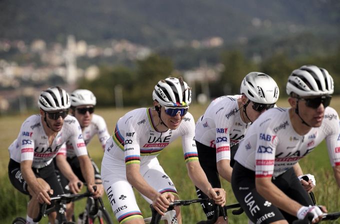 Tadej Pogacar und sein Team – mit Marc Hirschi – bei der Lombardei-Rundfahrt 2024. Lombardei-Rundfahrt Tadej Pogacar