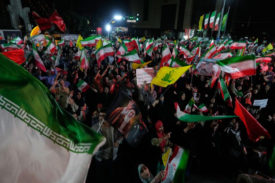 Befürworter der iranischen Regierung versammelten sich am Freitag in Teheran.