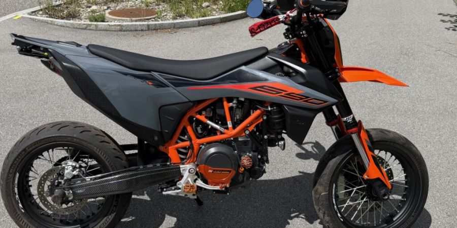 Ein 23-jähriger Motorradfahrer lieferte sich in Appenzell eine Verfolgungsjagd mit der Polizei.
