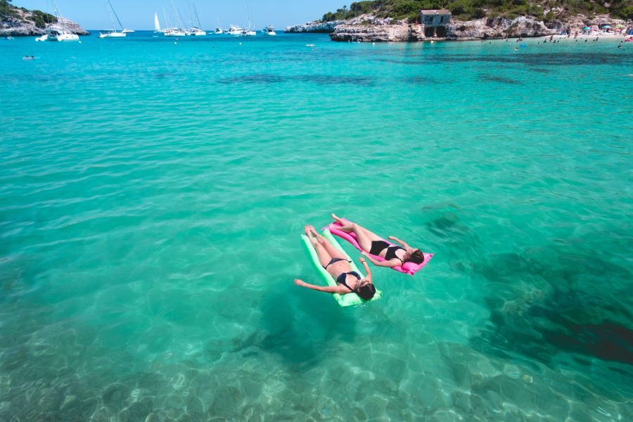 Ohne Seegras badet es sich auf Mallorca besser.