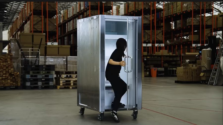 Die rund 300 Kilogramm schwere Kühlbox beströmt den Körper mit 5 Grad kalter Luft.