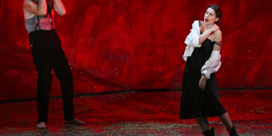 Jonathan Tetelman (Don José) und Asmik Grigorian (Carmen) während der Fotoprobe der Oper «Carmen» von Georges Bizet. (Archivbild)