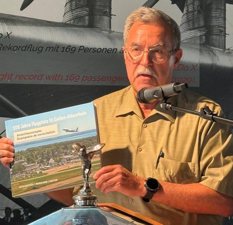 Hansjörg Bürgi, Autor/Verleger und nach eigenen Aussagen infiziert mit dem «Virus aviaticus», hat viel Zeit ins Jubiläumsbuch investiert.