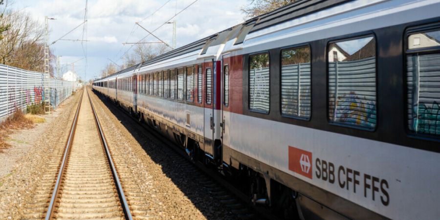 Der Bahnverkehr von und nach Italien sollte am Mittwoch wieder planmässig verkehren, wie die SBB auf Anfrage von Keystone-SDA weiter mitteilten. (Symbolbild)
