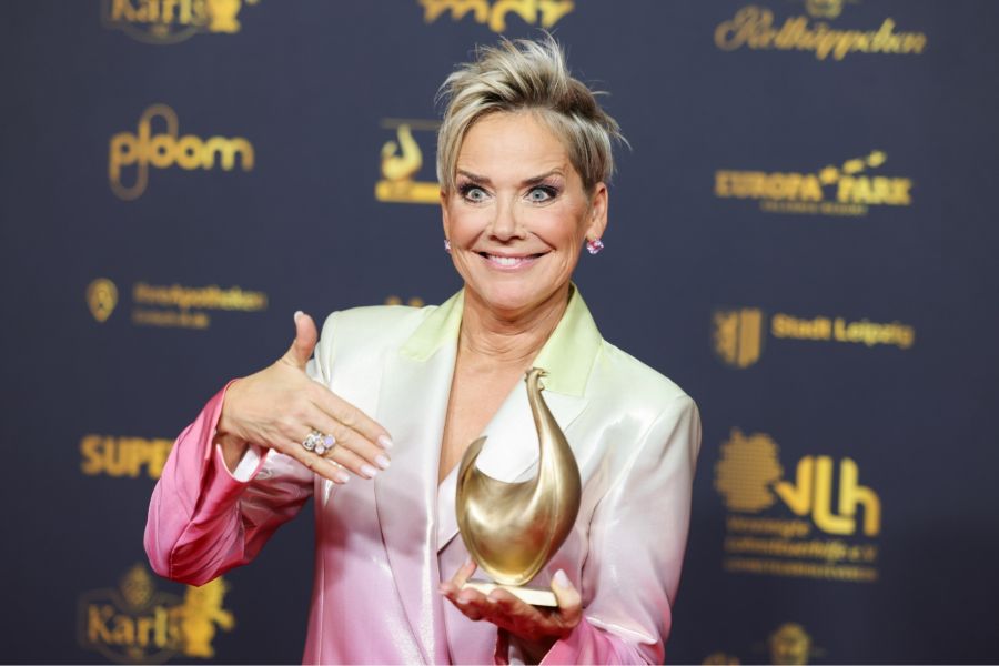 Im November 2024 wurde die Moderatorin mit der «Goldenen Henne» ausgezeichnet.