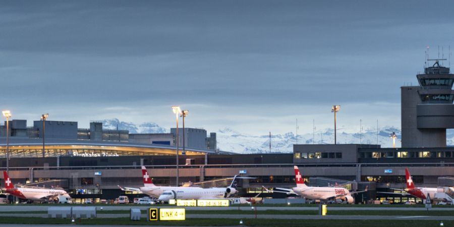 Am Flughafen Zürich sind im Mai 2026 im Vergleich zum Vorjahresmonat erneut mehr Starts und Landungen gezählt worden. Der Anstieg betrug gut 5 Prozent.(Archivbild)