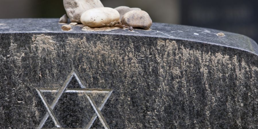Die dauerhafte Nutzung der bestehenden Grabstätten im jüdischen Bereich des Freiburger Friedhofs Sankt Leonhard ist gewährleistet. (Symbolbild)