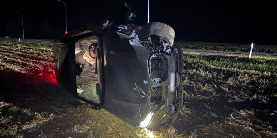 In Lommis TG überschlug sich nach einem Überholmanöver das Auto eines 58-Jährigen.