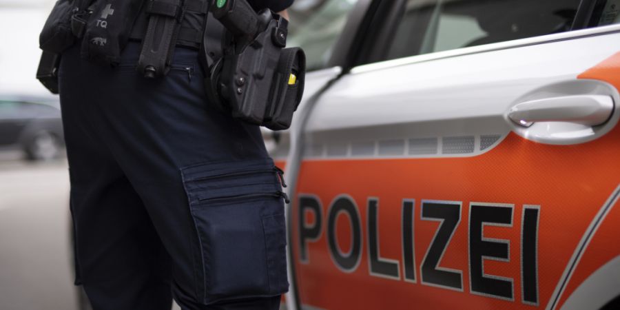 Eine 43-jährige Velofahrerin wurde in der Nacht auf Sonntag bei einem Unfall in Rapperswil-Jona SG lebensbedrohlich verletzt.  (Symbolbild)