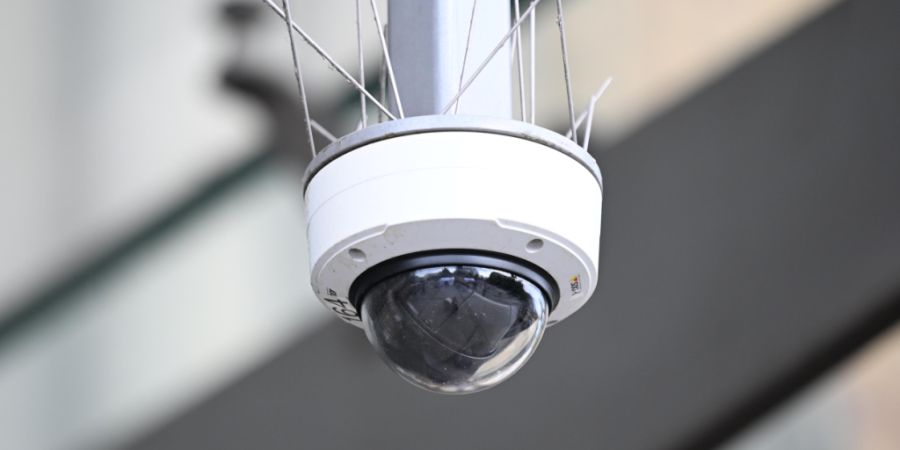 Ein umstrittener Punkt im Berner Polizeigesetz ist die Anordnung von Videoüberwachung in Gemeinden. (Themenbild)
