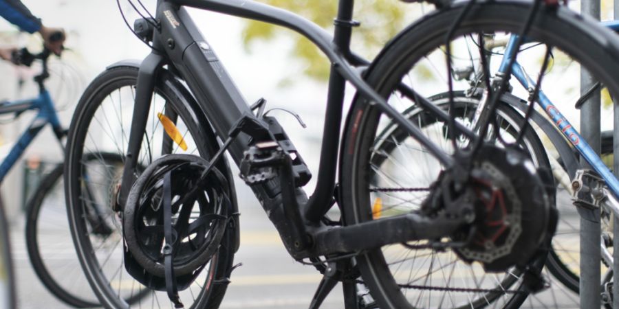Die Regionalpolizei Oberes Fricktal nahm einen 21-Jährigen fest, der versuchte, mit einer Gartenschere das Schloss eines E-Bikes aufzubrechen. (Symbolbild)