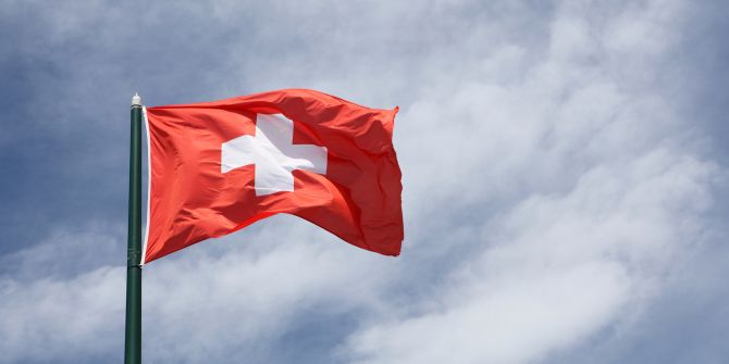 Flagge Schweizerfahne Himmel Wind