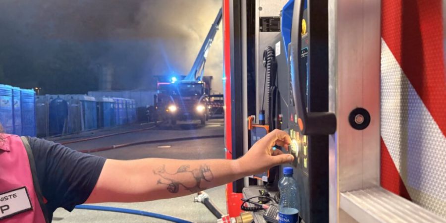 Die Feuerwehr brachte den Brand in Chalais VS unter Kontrolle.
