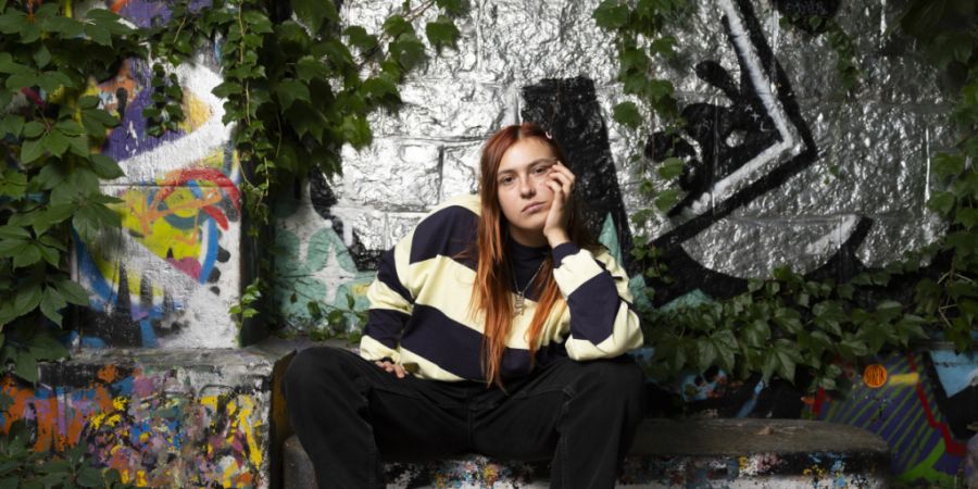 Berühmt sein ist das Ziel, und daraus macht Leila keinen Hehl. Jetzt veröffentlicht die Berner Musikerin ihr Debütalbum. (KEYSTONE/Peter Klaunzer)