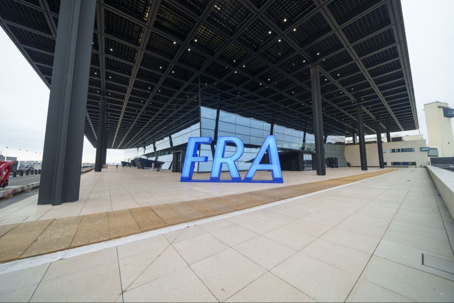 Bereits im Juli steckten sich sechs Flughafen-Angestellte an, zwei starben.