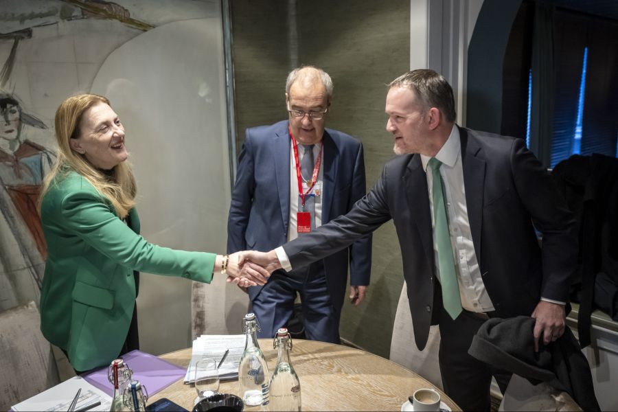 Bundespräsident Guy Parmelin und Seco-Chefin Helene Budliger Artieda reisen nach Washington, um sich mit dem US-Handelsbeauftragten, Jamieson Greer, zu treffen.