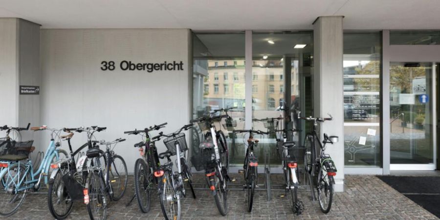 Das Aargauer Obergericht hat die Beschwerde eines Mannes abgewiesen, dem schwere Sexualdelikte an mehreren Frauen unter Einsatz von K.-o.-Tropfen und anderen Drogen vorgeworfen werden. ...