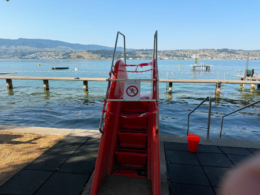 Badis haben auch ihre Rutschen geschlossen, wie zum Beispiel ein Strandbad in Stäfa ZH.