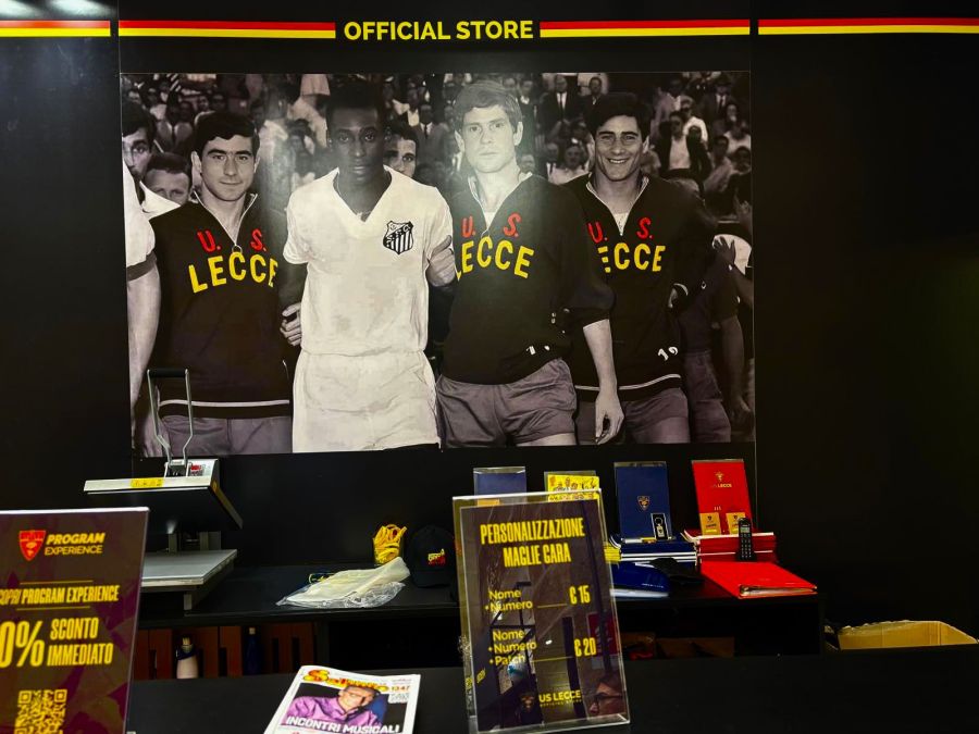Im Fanshop von Lecce: Pelé auf einem riesigen Poster.