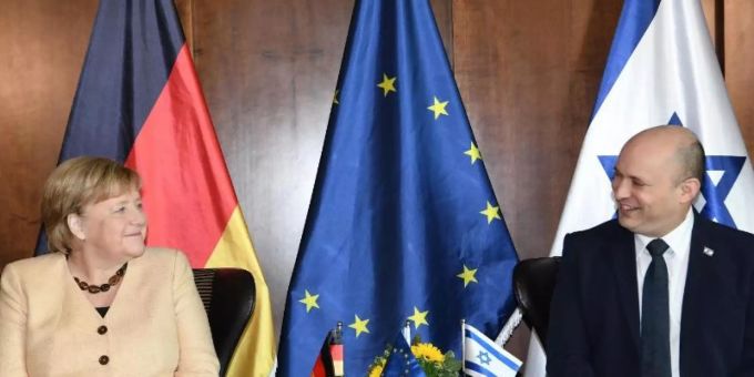 Am Sonntagmorgen traf Merkel Israels Ministerpräsident Naftali Bennett. Anschliessend kam sie auch mit dem israelischen Kabinett zusammen. Foto: Amos Ben-Gershom/GPO/dpa Am Sonntagmorgen traf Merkel Israels Ministerpräsident Naftali Bennett. Anschliessend kam sie auch mit dem israelischen Kabinett zusammen. Foto: Amos Ben-Gershom/GPO/dpa