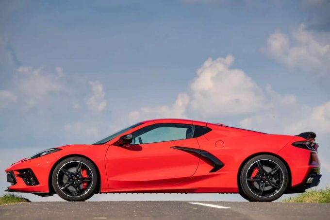 Die Silhouette der Chevrolet Corvette C8 Stingray verrät die Position des Motors sofort Chevrolet Corvette C8 Stingray